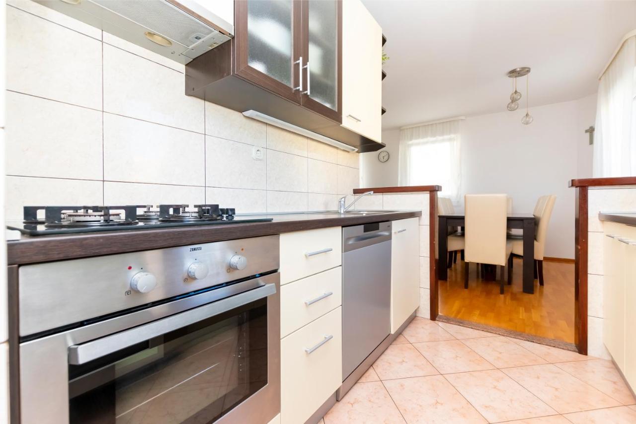 Apartment Pepalo,Omis Free Parking Exteriör bild